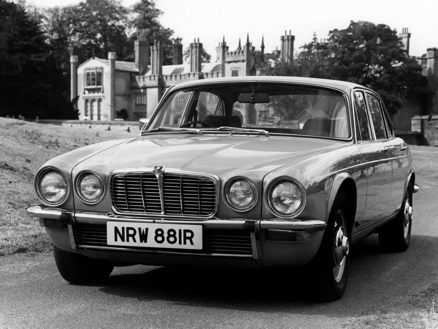  Jaguar XJ6 (Series II) 1973 года  (фото 3 из 4)